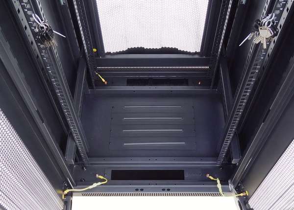 Naar omschrijving van AST19-6642PC - 19' Serverkast, 42U geperforeerde deuren, 2 Compartimenten, BxDxH 600x600x2000mm
