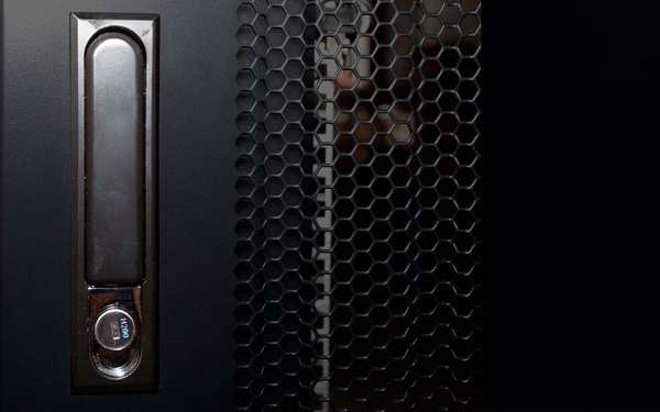 Naar omschrijving van AST19-6637PP - 37U, 19Inch serverkast, geperforeerde deuren (BxDxH) 600x600x1761mm