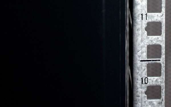 Naar omschrijving van AST19-6822 - 22U, 19Inch serverkast, glazen deur (BxDxH) 600x800x1094mm