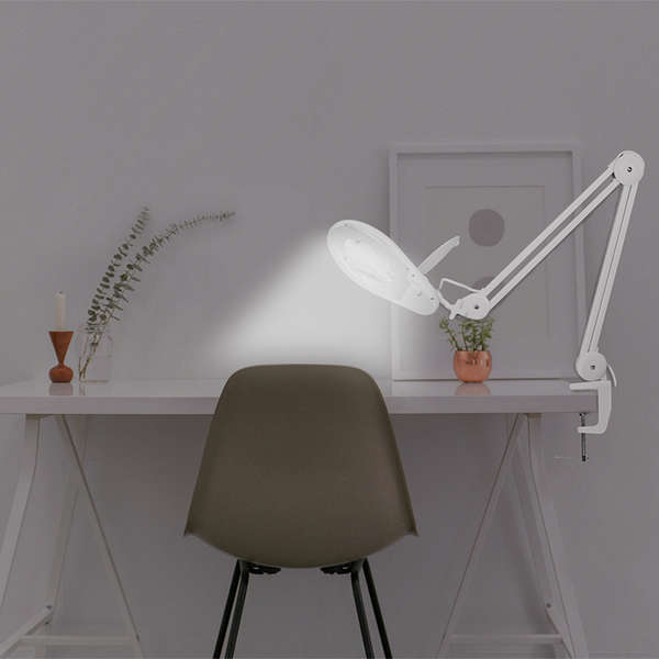 Naar omschrijving van WZ0058 - Vergroot glas met lamp incl schroef beugel